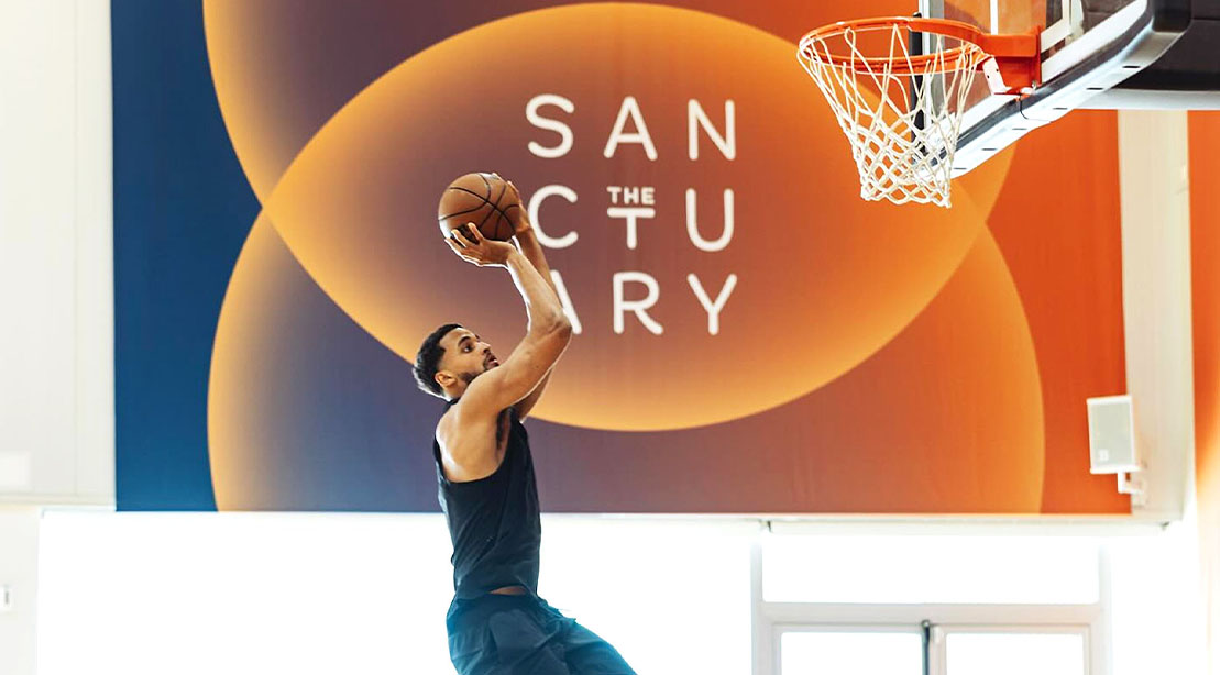 Jeremiah Robinson-Earl NBA basketball player for the New Orleans Pelicans taking a jump shot